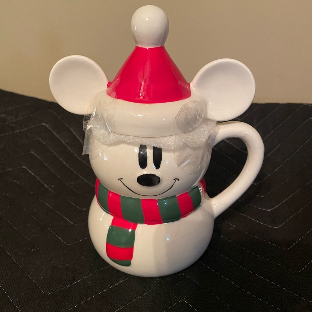 Disney Mickey Mouse holiday coffee mug